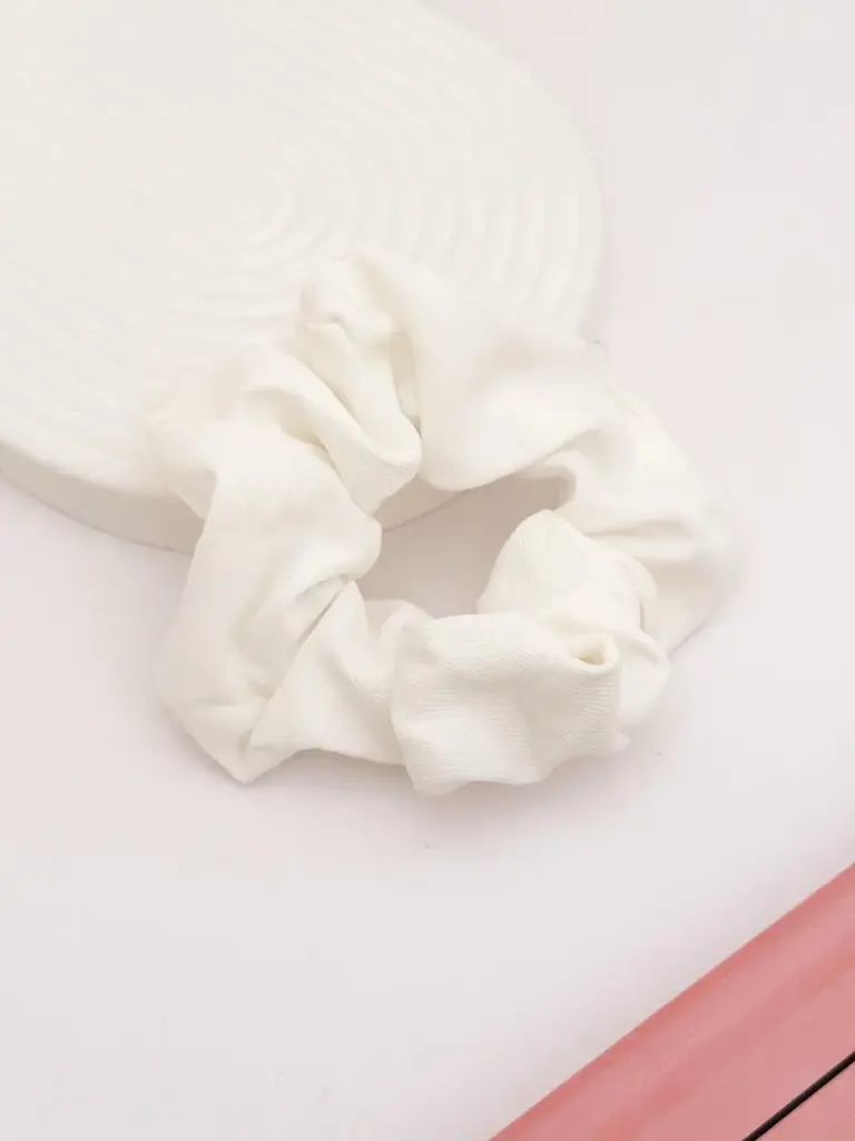 SCRUNCHIE CREMA