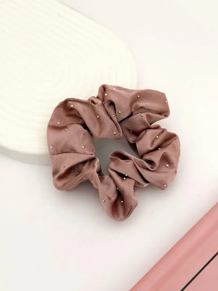 SCRUNCHIE CHOCOLATE CON STRASS