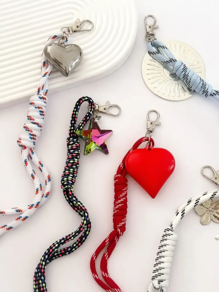 LLAVEROS STRAPS DIJE